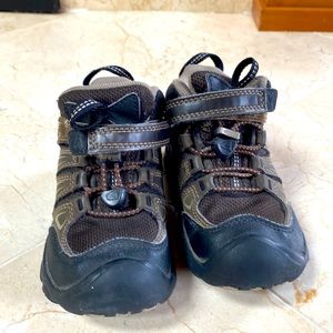 Keen hiking boots - toddler sz 9